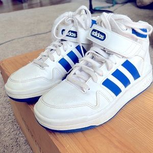 Adidas big boys’ size 4 basketball shoes. Great condition!